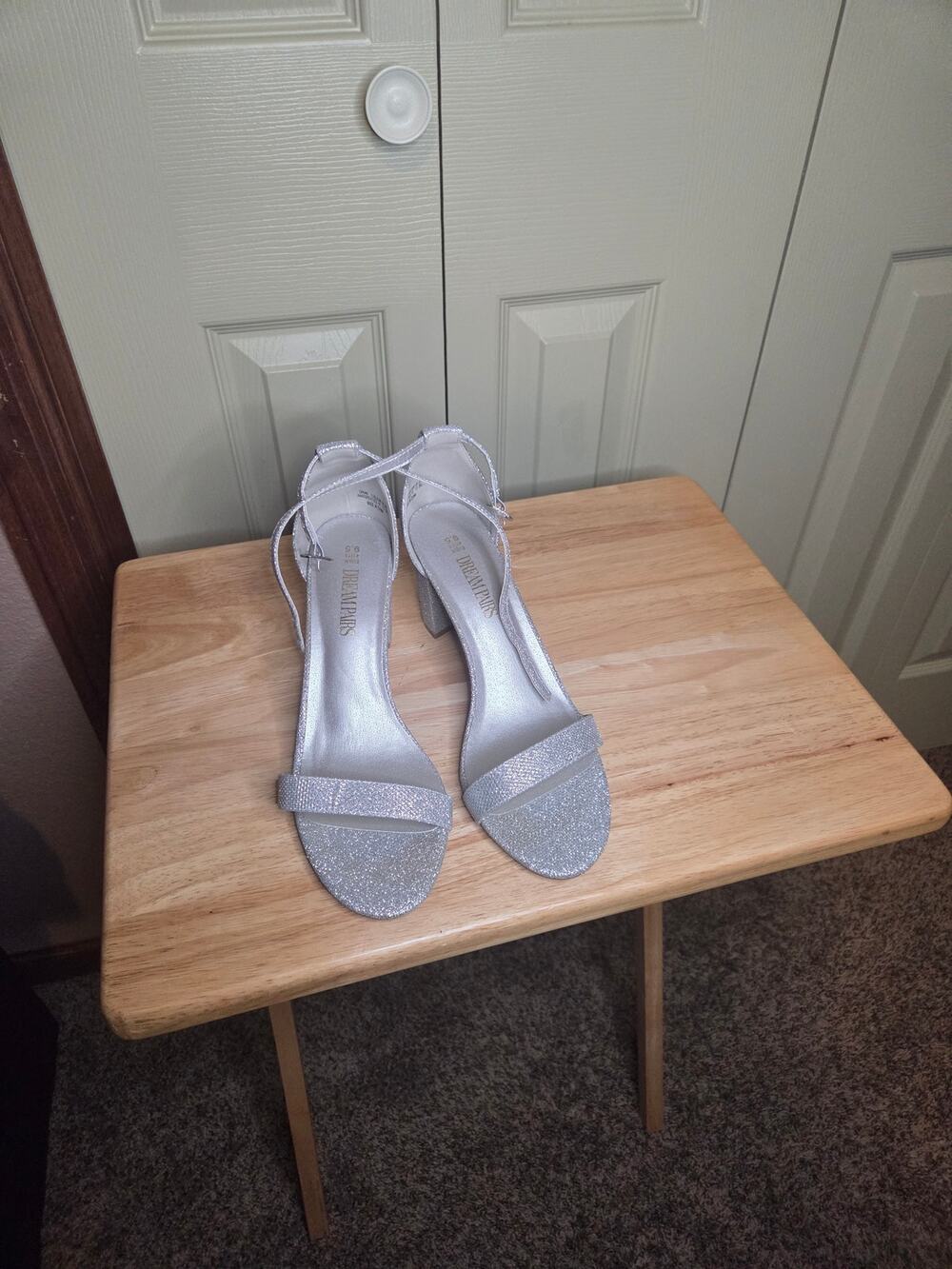 Dream Pairs 9.5 Silver Glitter Heels